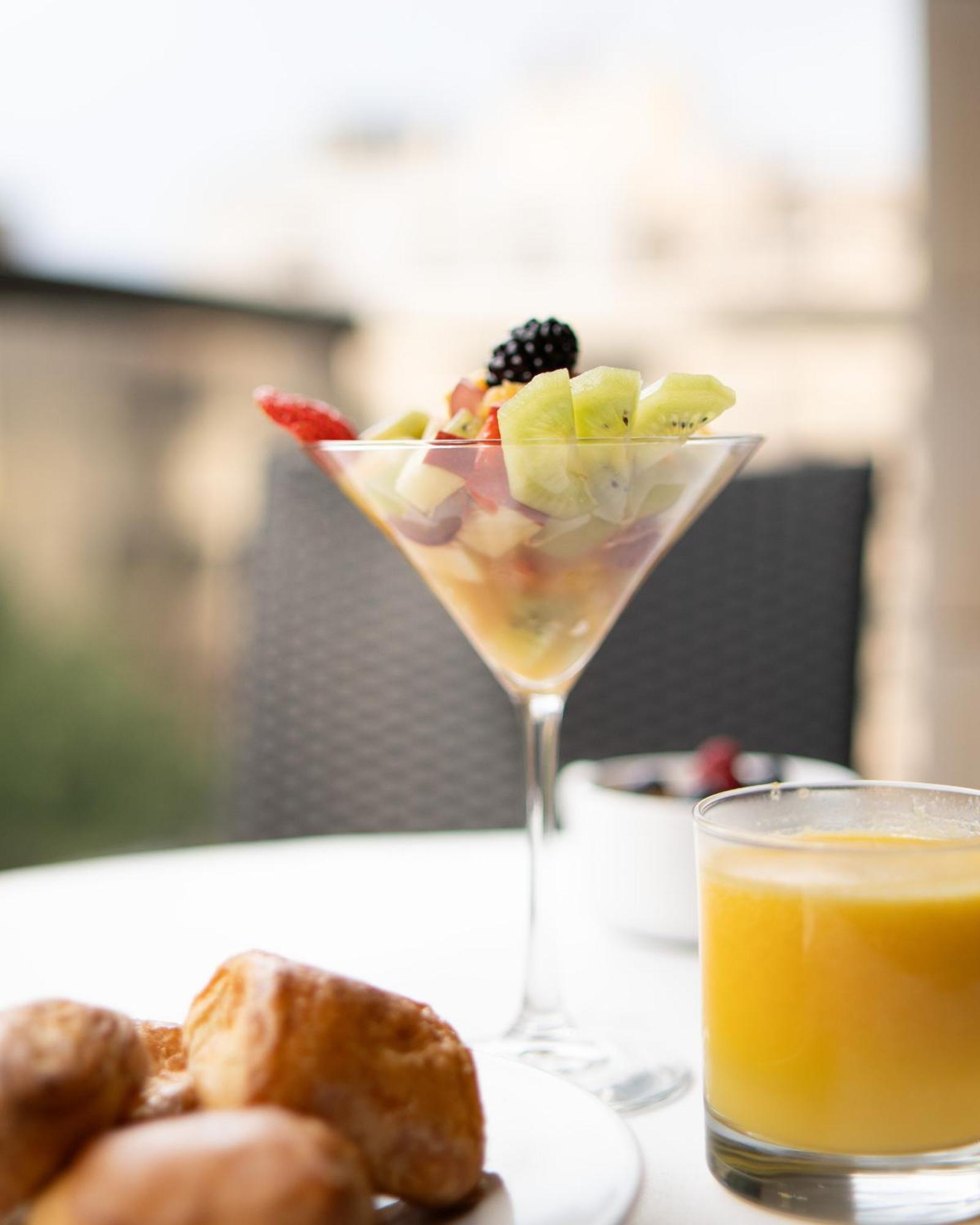 The Parisian Hotel Beirut Bagian luar foto